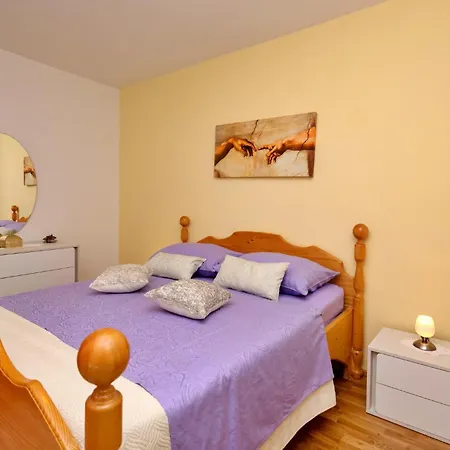 Holiday home Lovely Home In Marusici With Kitchen *