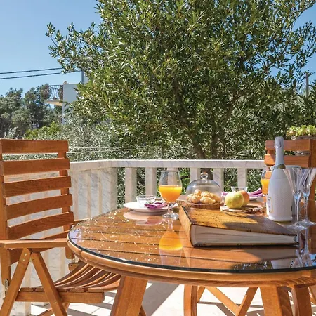 Lovely In Marusici With Kitchen * بيساك