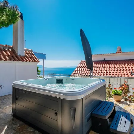 Holiday home Lovely Home In Marusici With Kitchen Pisak