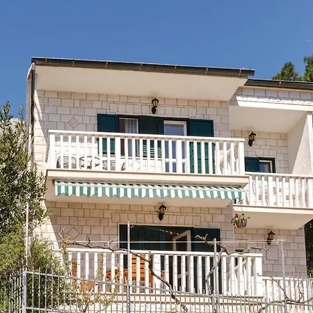 Lovely Home In Marusici With Kitchen *