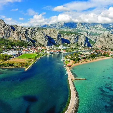 Lovely Home In Marusici With Kitchen Holiday home Pisak